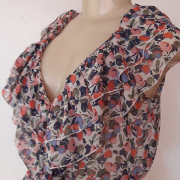 SALE💥$4 LOLA: Floral Top - Picture 4 of 7